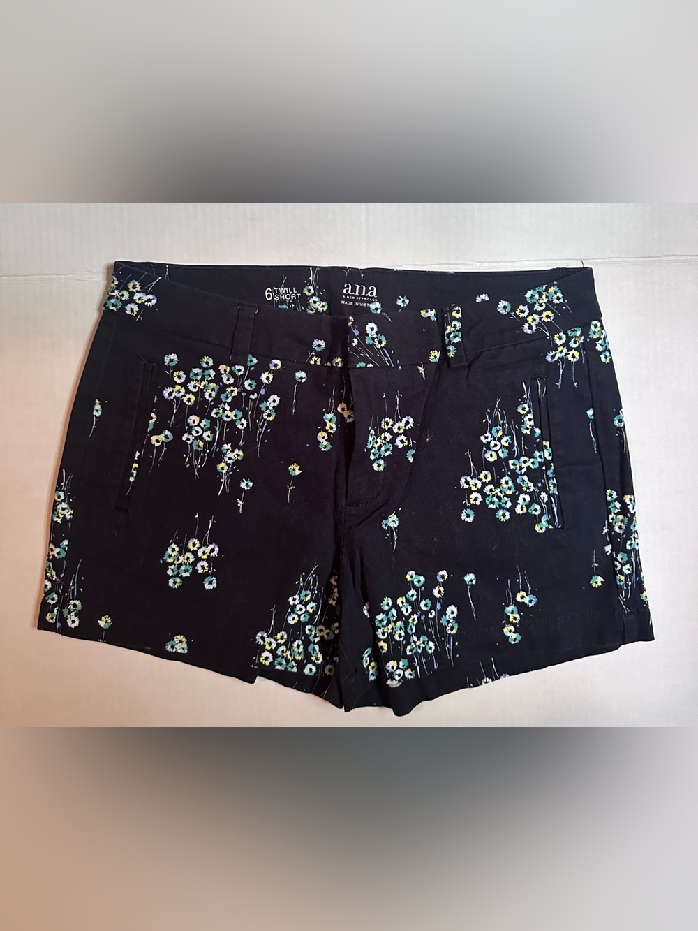 a.n.a Dark NavyTwill Shorts with Multicolo!r Blossoms